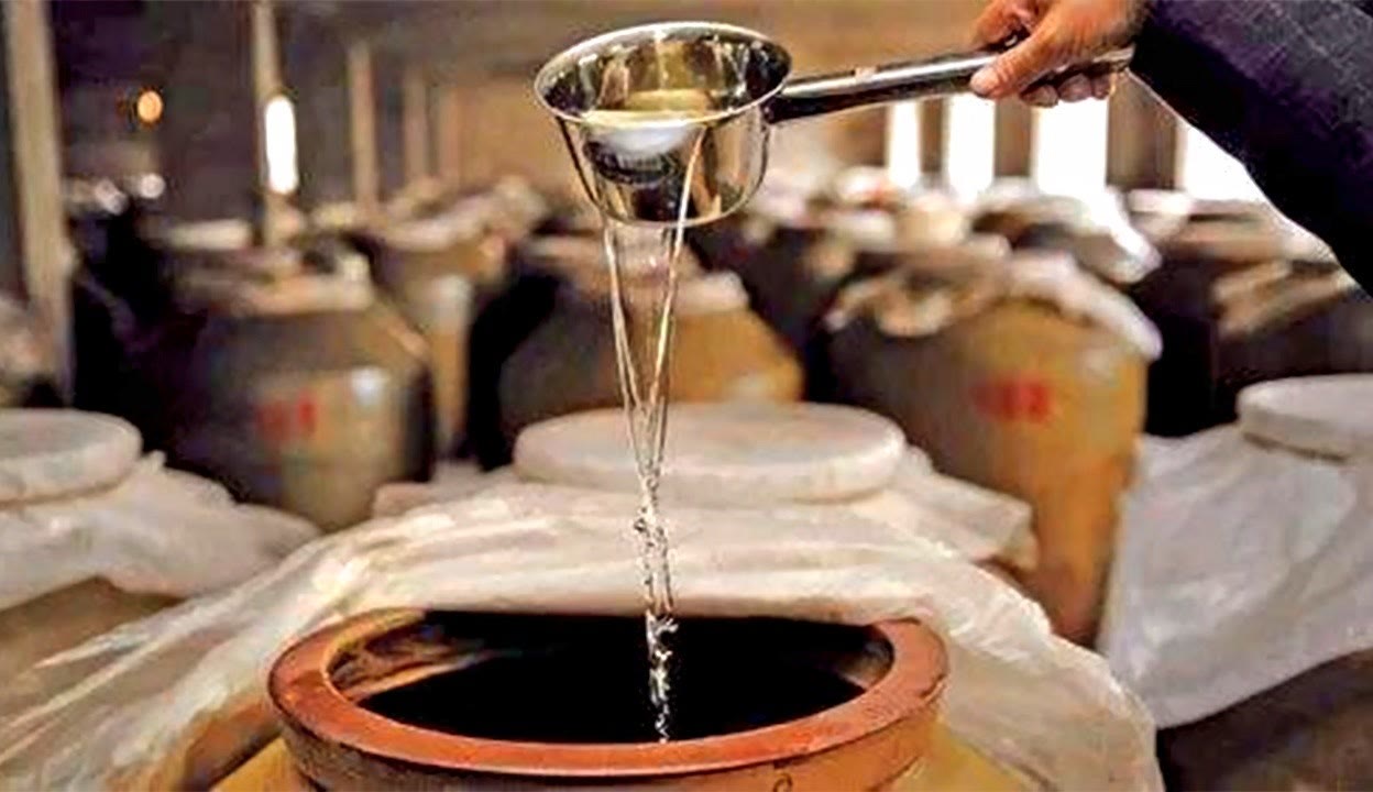 传承千年的酿酒工艺,采取最古老蒸馏酿酒,让中国酒文化源远流长